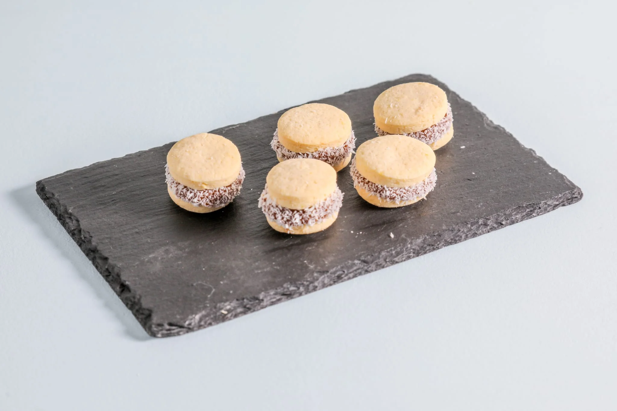 Cinco mini alfajores